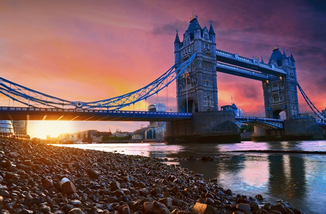 LONDON VALENTINOVO